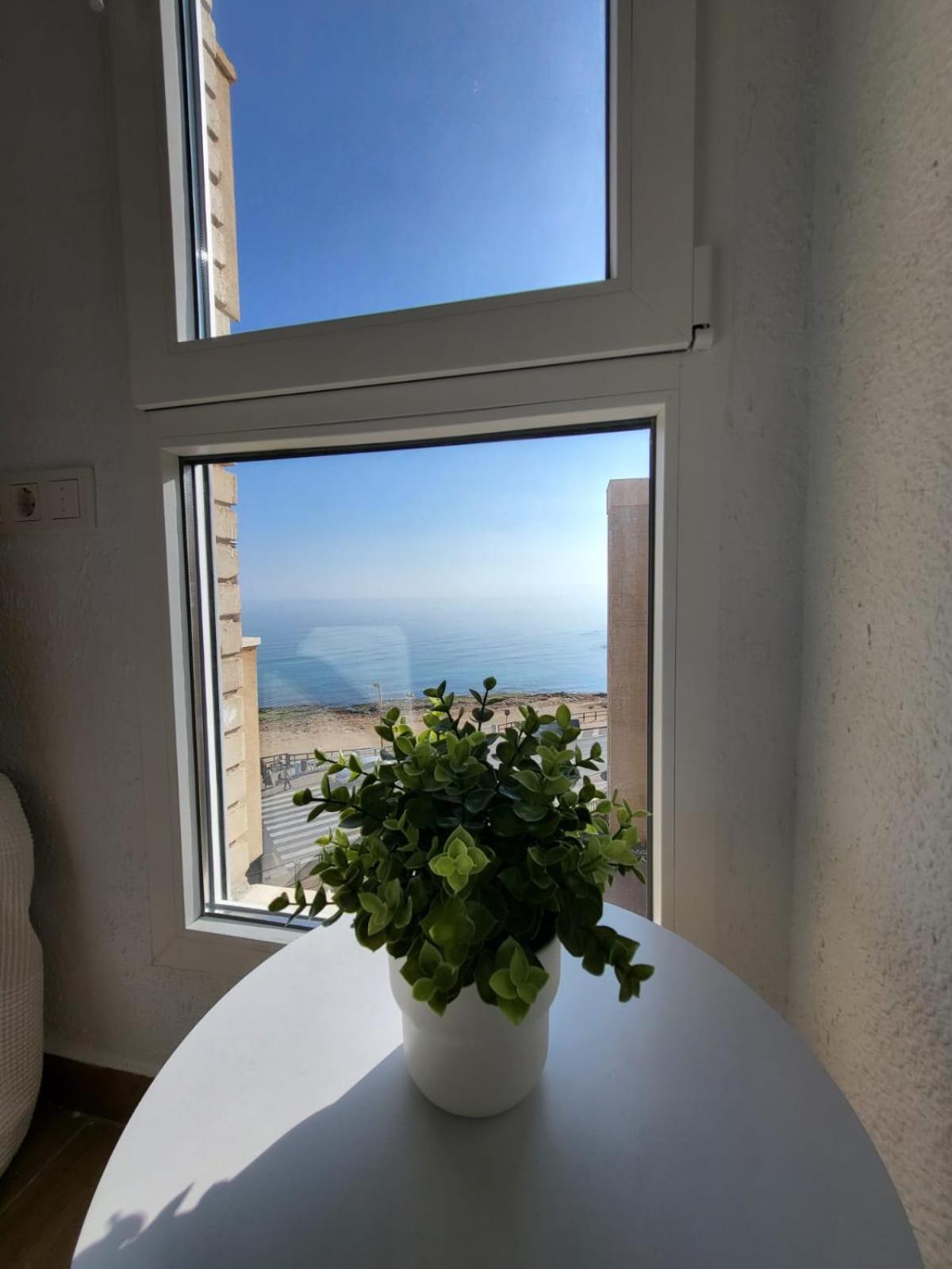 Sea View Luxury Apartment Victoria Торевиеха Екстериор снимка