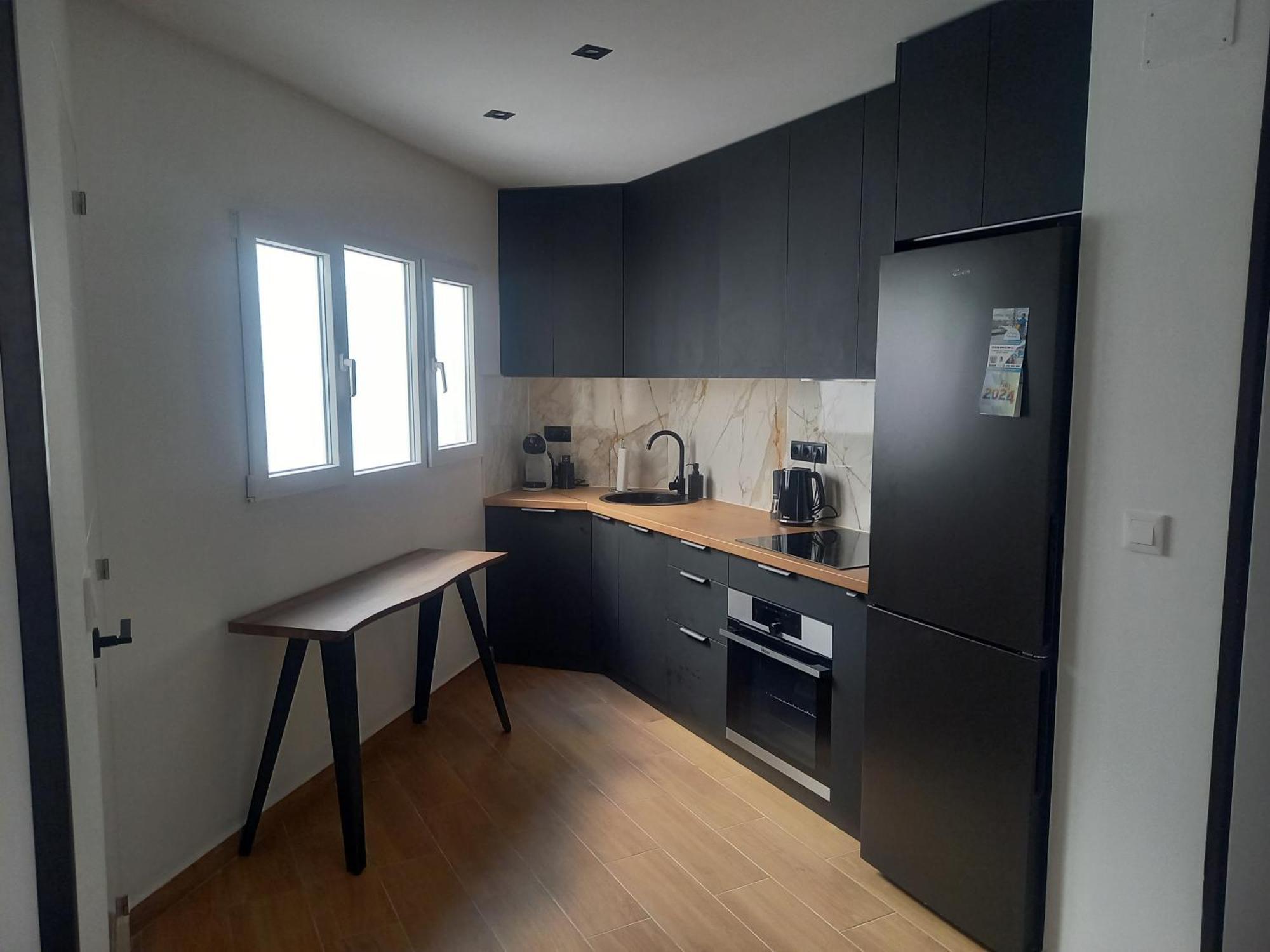 Sea View Luxury Apartment Victoria Торевиеха Екстериор снимка