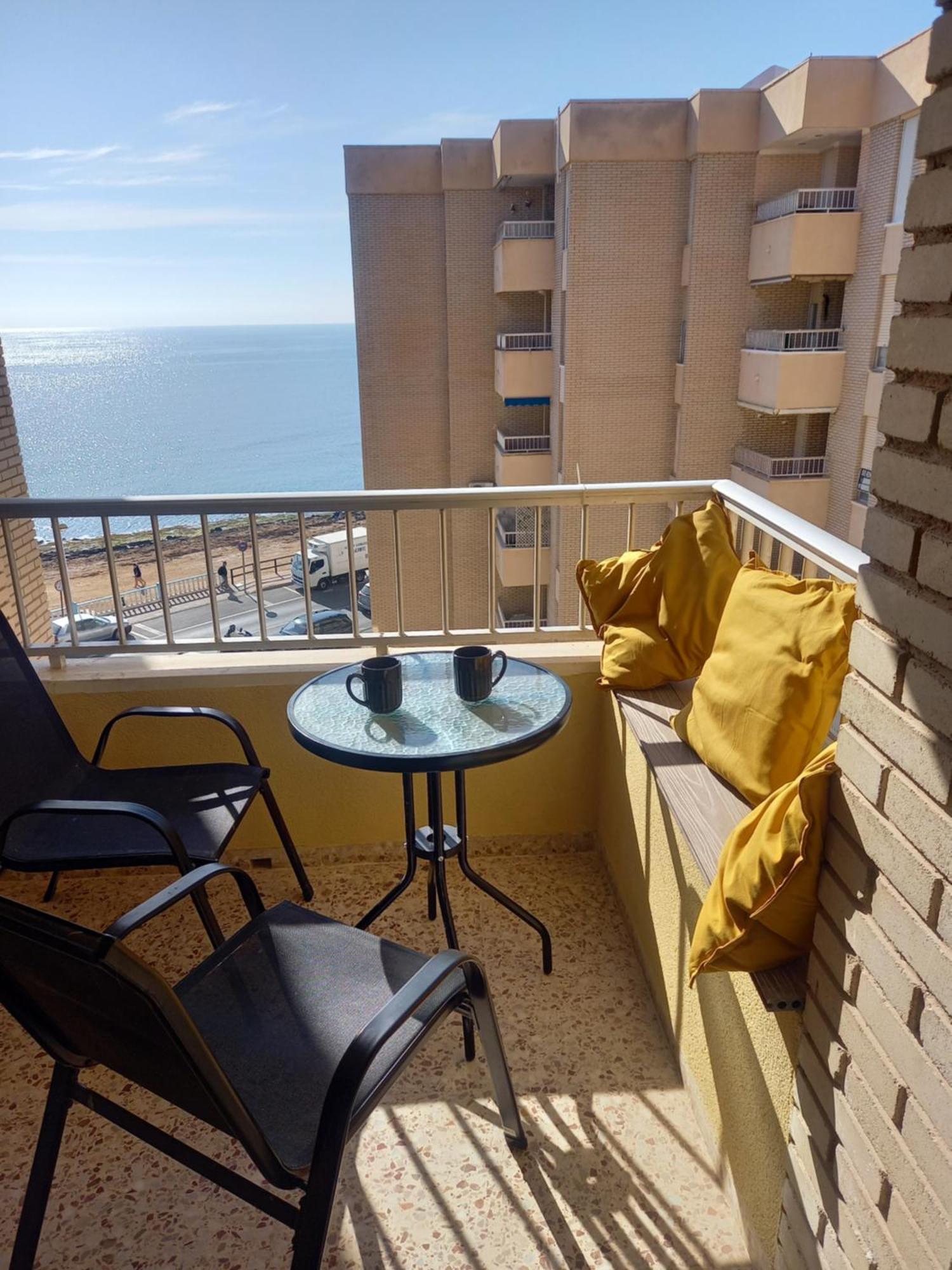 Sea View Luxury Apartment Victoria Торевиеха Екстериор снимка