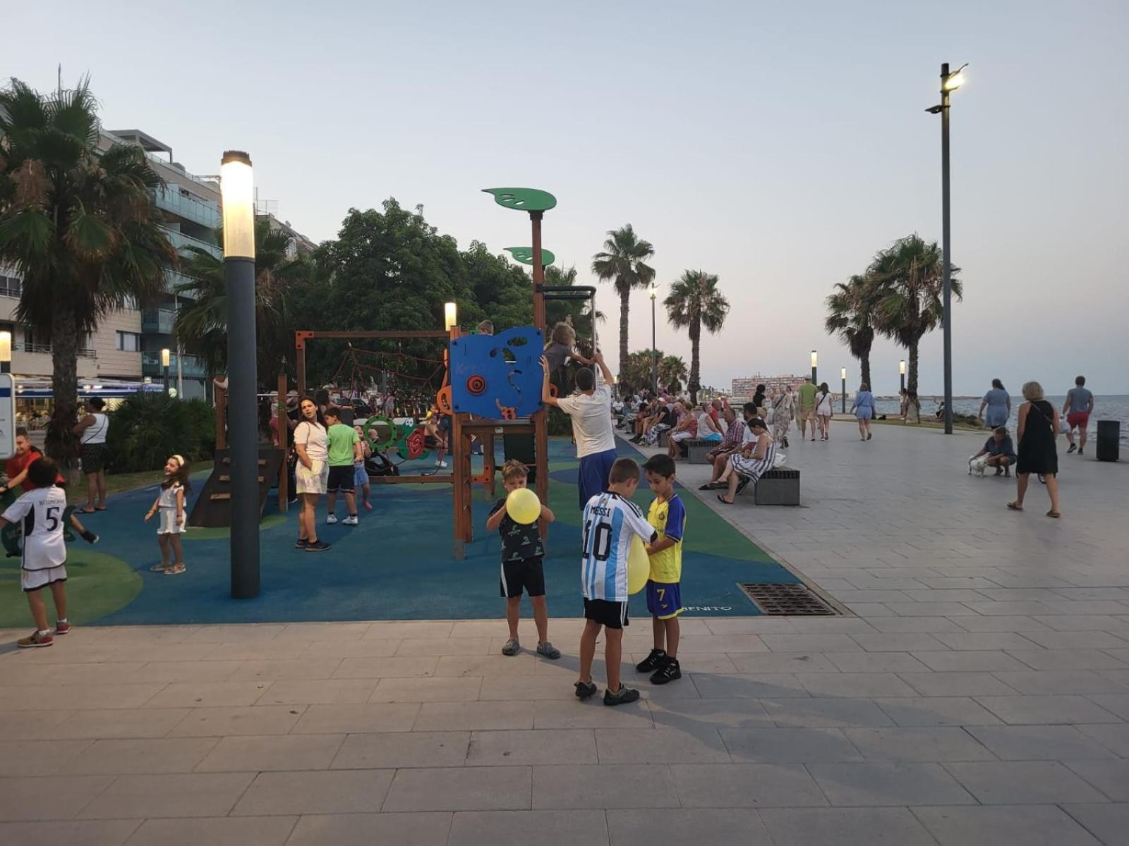 Sea View Luxury Apartment Victoria Торевиеха Екстериор снимка