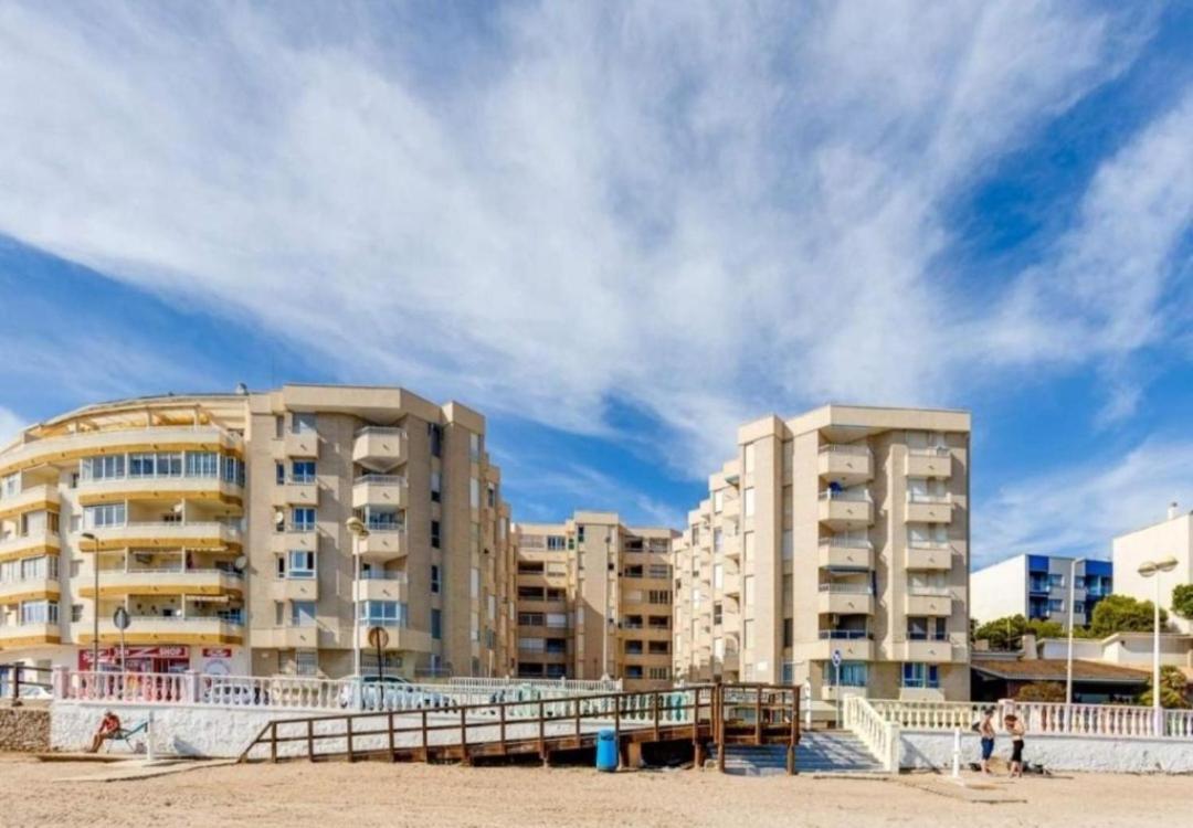Sea View Luxury Apartment Victoria Торевиеха Екстериор снимка